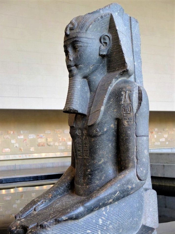 an ancient Egyptian sculpture of a pharaoh